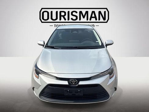 Used 2025 Toyota Corolla LE FWD image 2