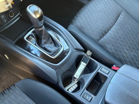 Used 2017 Nissan Rogue SV image 22