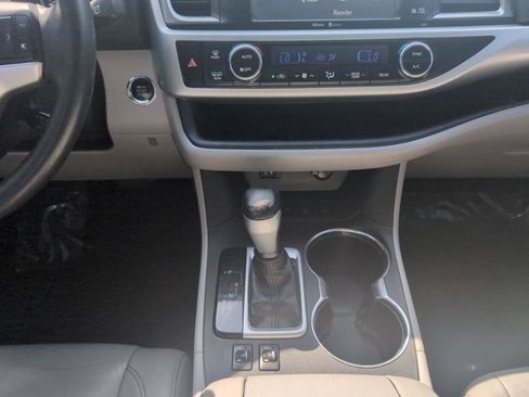 Used 2015 Toyota Highlander XLE AWD/4WD image 14