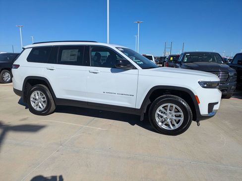 New 2025 Jeep Grand Cherokee L Laredo RWD image 2