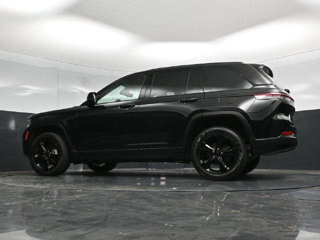 Used 2023 Jeep Grand Cherokee Limited w/ Black Appearance Package AWD/4WD image 63