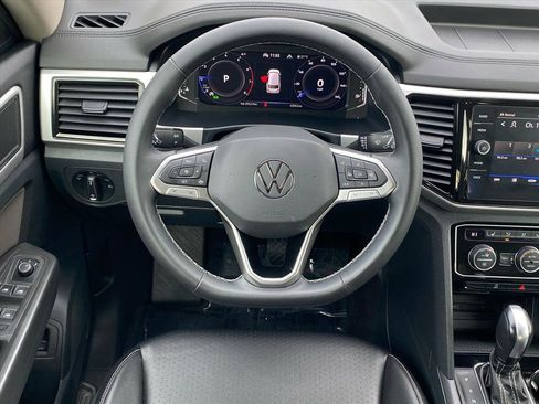 Certified 2022 Volkswagen Atlas SE image 5