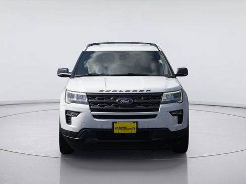 Certified 2018 Ford Explorer XLT w/ Equipment Group 202A AWD/4WD image 3