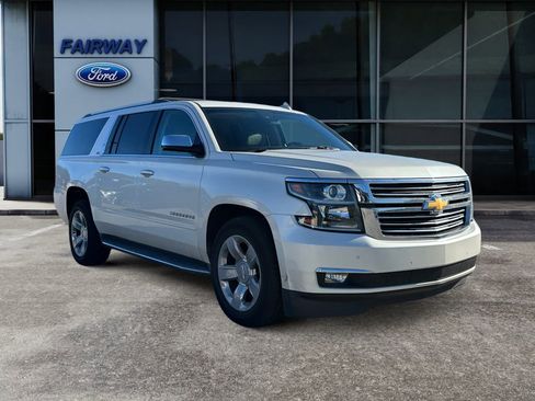 Used 2015 Chevrolet Suburban LTZ image 3