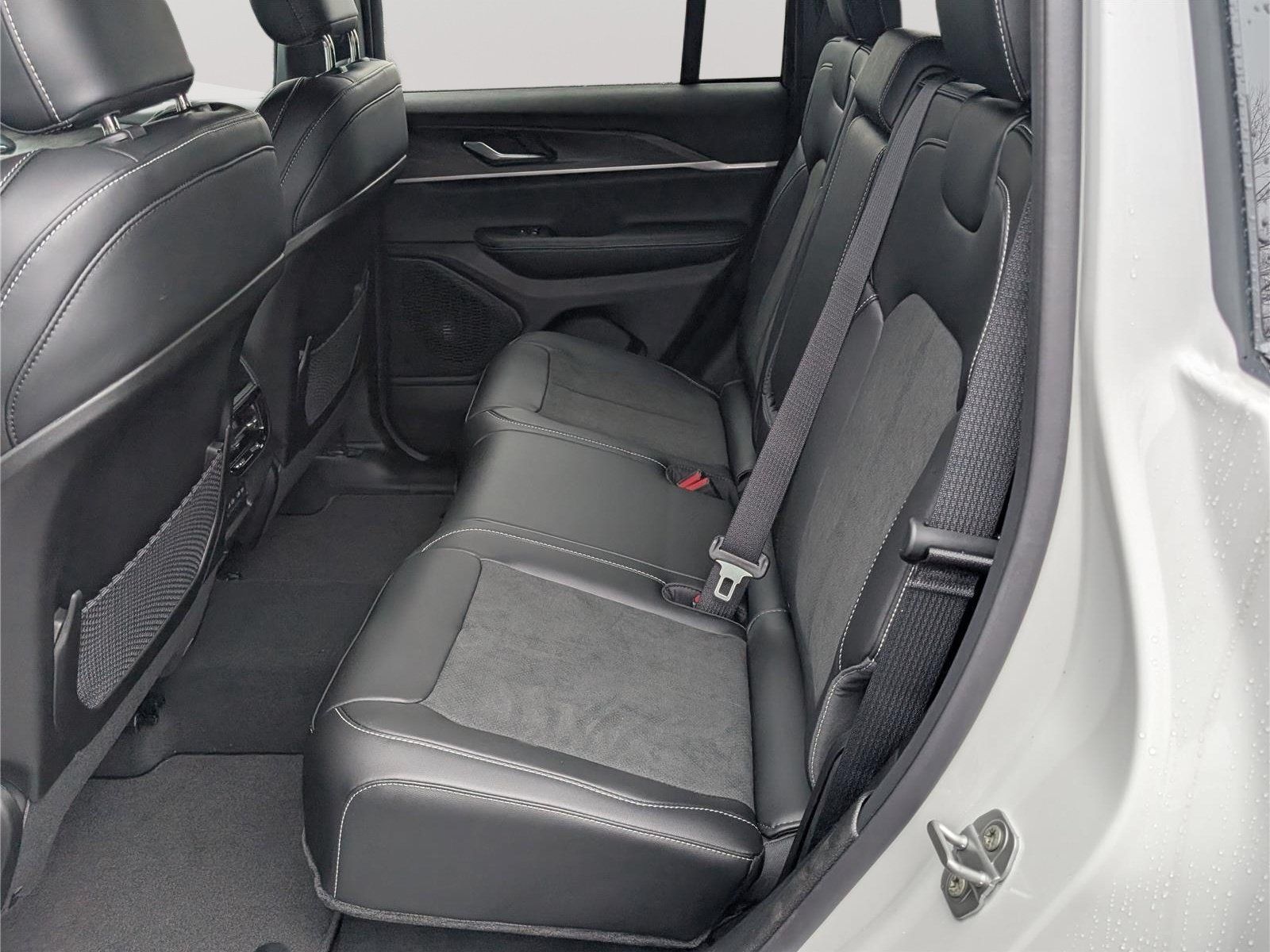 New 2026 Jeep Grand Cherokee Altitude AWD/4WD image 11