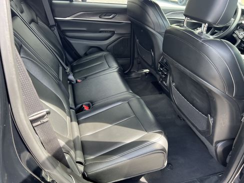 Used 2024 Jeep Grand Cherokee Limited RWD image 19