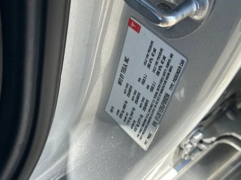 Used 2018 Tesla Model 3 Long Range image 17