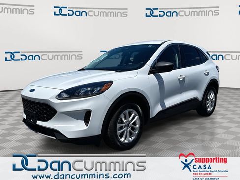 Used 2022 Ford Escape SE FWD image 1