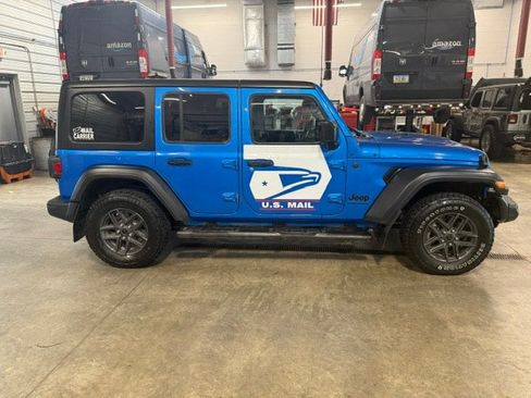 Used 2024 Jeep Wrangler Unlimited Sport AWD/4WD image 5