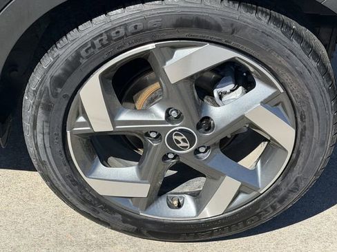 Used 2025 Hyundai Venue SEL image 7
