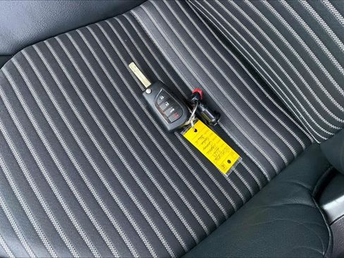 Used 2023 Toyota Camry SE image 14