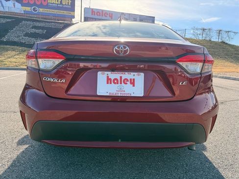 Certified 2022 Toyota Corolla LE image 4