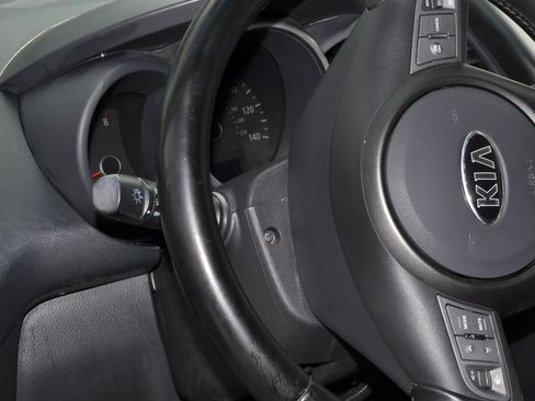 Used 2013 Kia Soul + FWD image 24