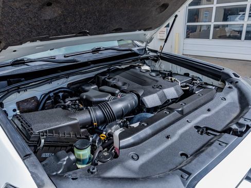 Used 2021 Toyota 4Runner SR5 Premium w/ Moonroof Package AWD/4WD image 43