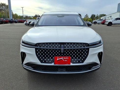 Used 2024 Lincoln Nautilus Premier w/ Equipment Group 102A image 9