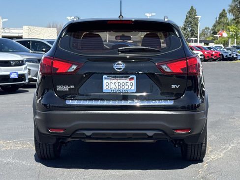 Used 2017 Nissan Rogue Sport SV image 4