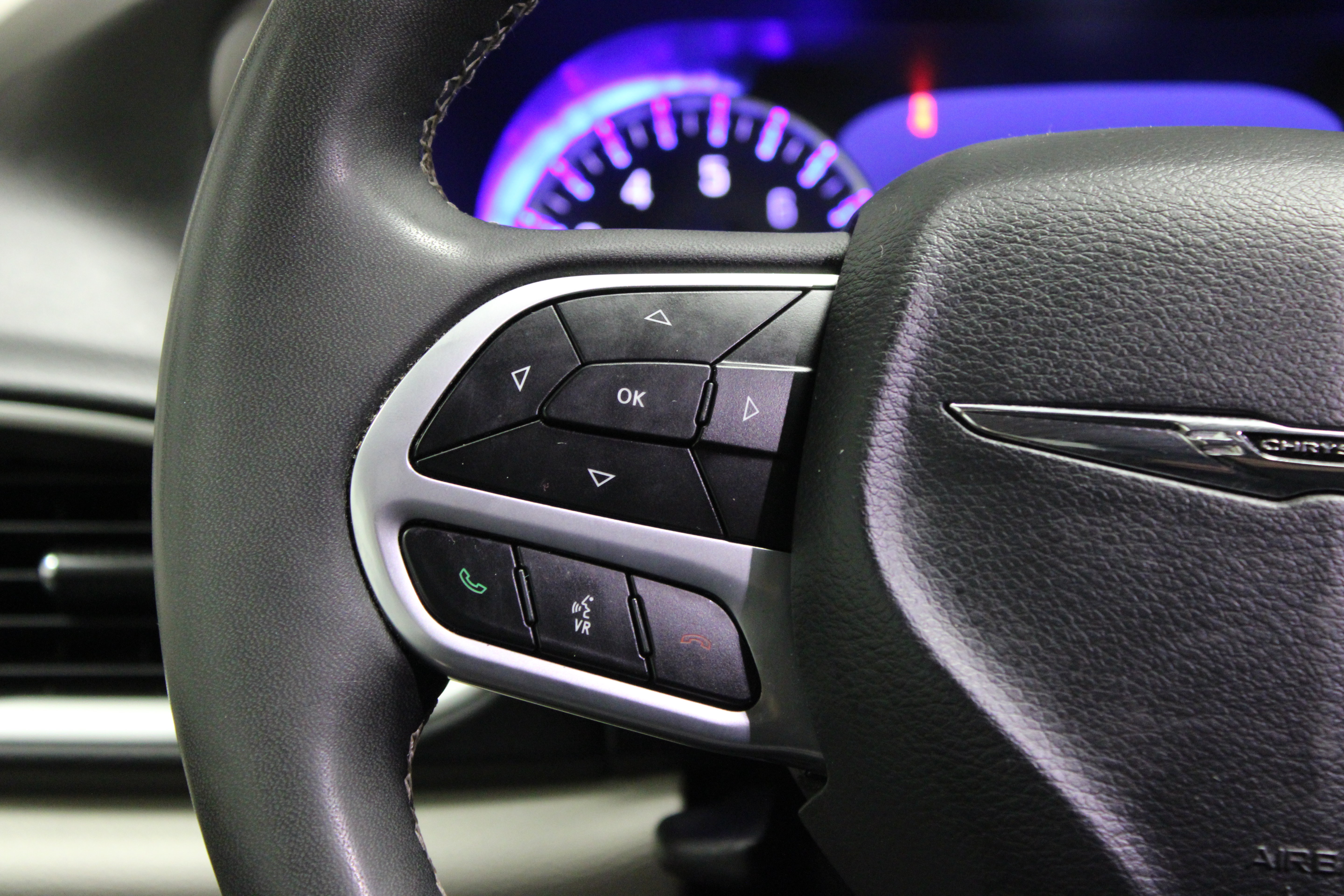 Used 2024 Chrysler Pacifica Touring-L FWD image 23