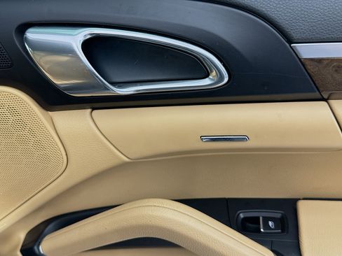 Used 2016 Porsche Cayenne w/ Premium Package image 37