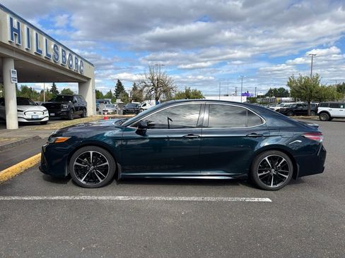 Used 2018 Toyota Camry XSE FWD image 2