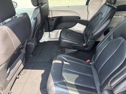 Certified 2024 Chrysler Pacifica Touring-L FWD image 21
