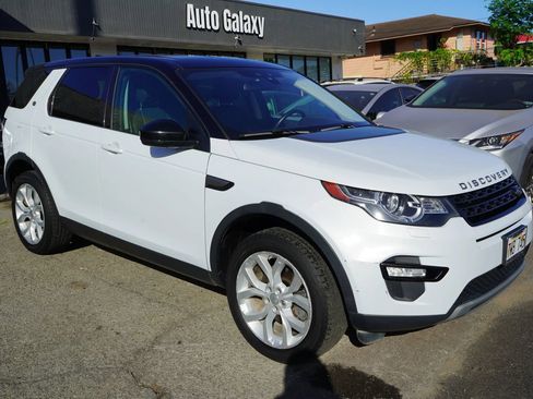 Used 2019 Land Rover Discovery Sport SE AWD/4WD image 3