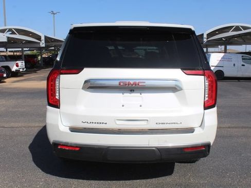 Used 2023 GMC Yukon XL Denali AWD/4WD image 4