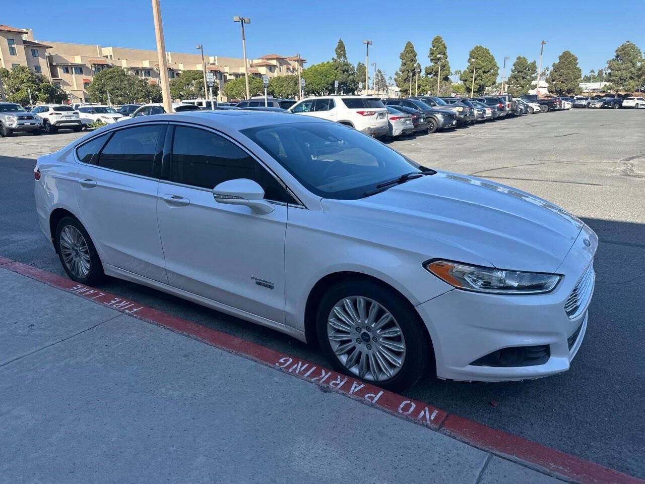 Used 2016 Ford Fusion Energi SE w/ Driver Assist Package FWD image 4