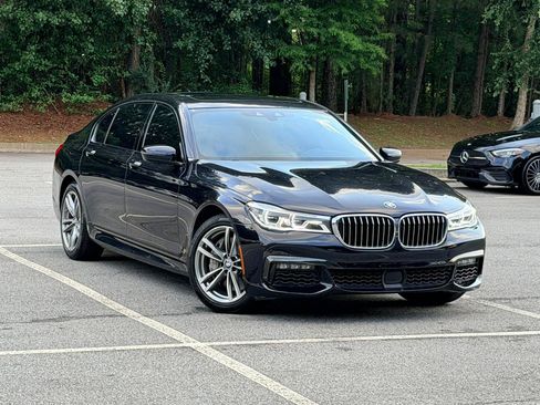 Used 2019 BMW 750i xDrive w/ Executive Package AWD/4WD image 4