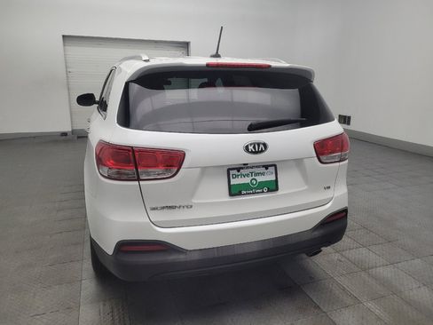 Used 2018 Kia Sorento FWD V6 image 6