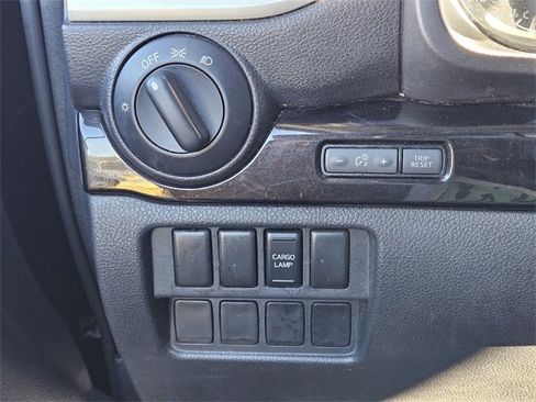 Used 2019 Nissan Titan SV image 30