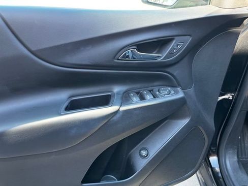 Used 2018 Chevrolet Equinox LT FWD image 18