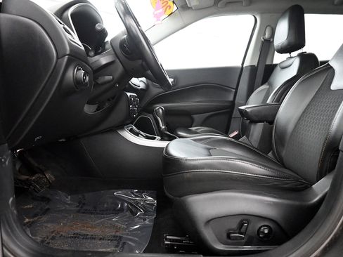 Used 2018 Jeep Compass Latitude w/ Popular Equipment Group image 3