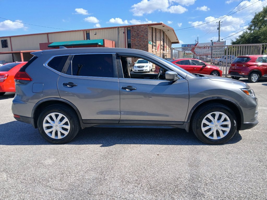 Used 2017 Nissan Rogue S AWD/4WD image 4