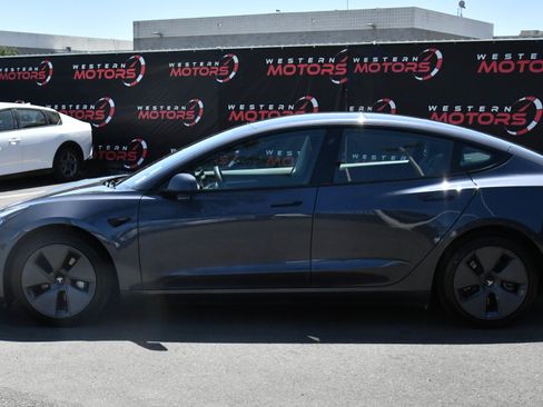 Used 2023 Tesla Model 3 Standard Range image 4