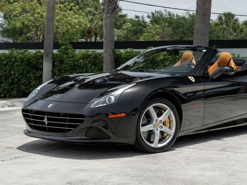 Used 2015 Ferrari California T RWD image 2