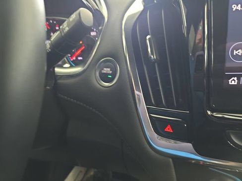 Used 2023 Chevrolet Traverse LT FWD image 23