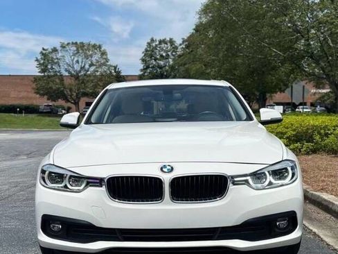 Used 2018 BMW 320i Sedan image 10
