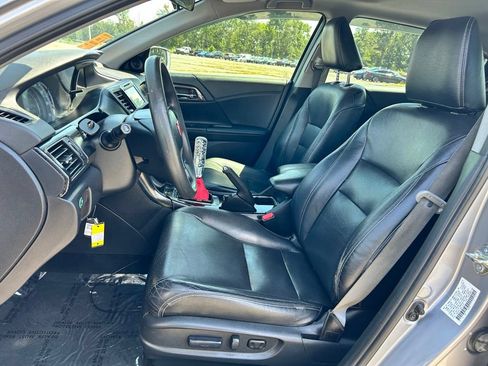 Used 2017 Honda Accord EX image 12