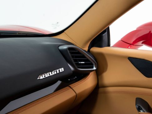 Certified 2017 Ferrari 488 GTB RWD image 15