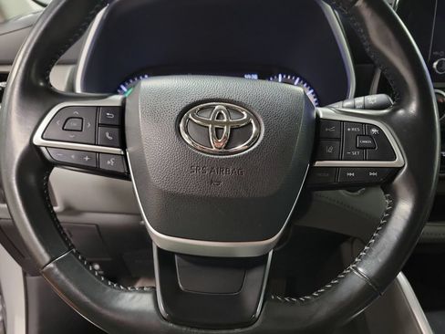 Used 2023 Toyota Highlander XLE AWD/4WD image 18