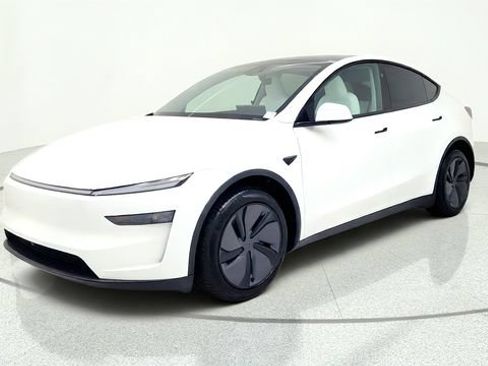 Used 2026 Tesla Model Y AWD image 3