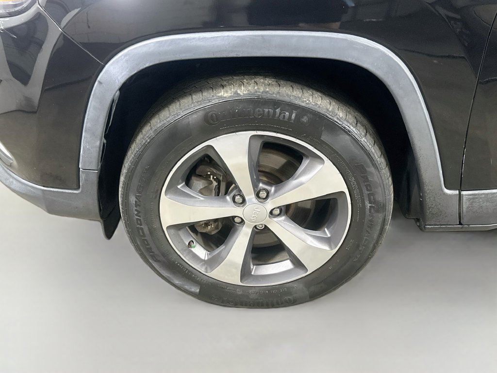 Used 2019 Jeep Cherokee Limited AWD/4WD image 8