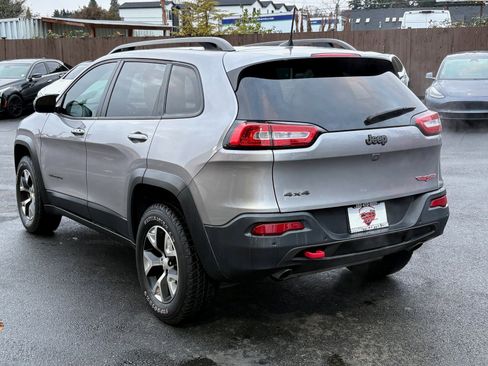 Used 2018 Jeep Cherokee Trailhawk image 5