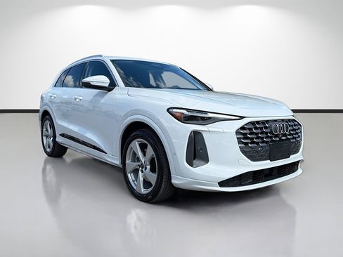 Certified 2025 Audi Q5 Prestige image 1