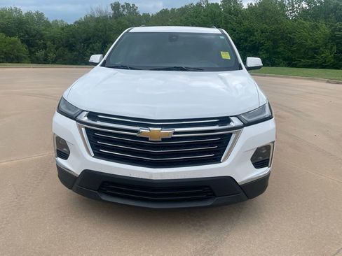 Used 2023 Chevrolet Traverse LT FWD image 2