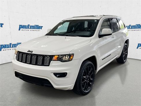 Used 2020 Jeep Grand Cherokee Altitude image 1
