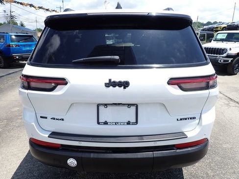 Used 2022 Jeep Grand Cherokee L Limited w/ Black Appearance Package AWD/4WD image 4