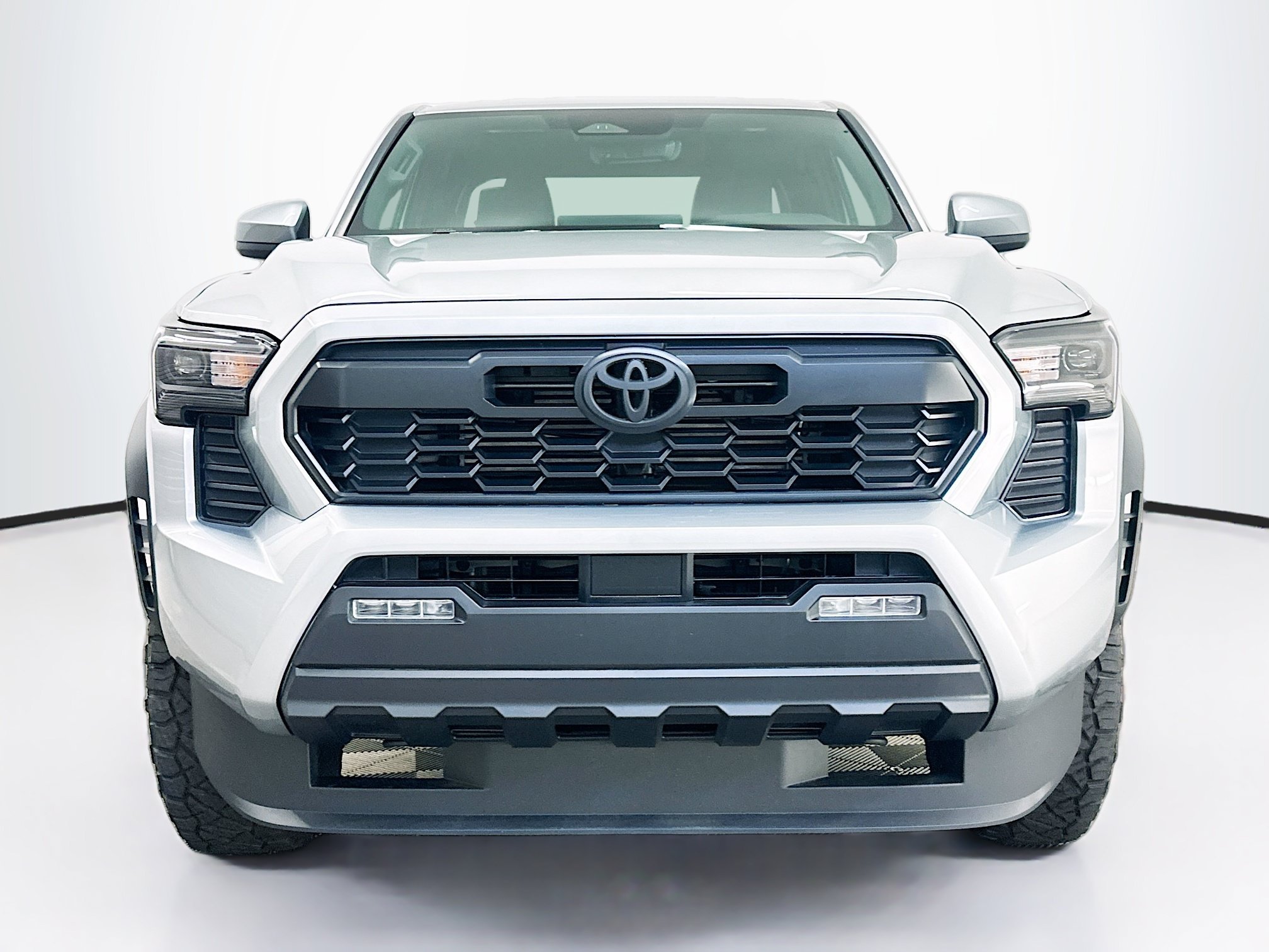 Used 2025 Toyota Tacoma TRD Off-Road AWD/4WD image 2