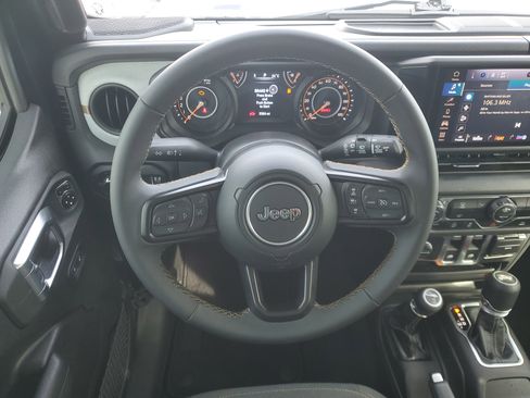 Used 2025 Jeep Wrangler Sport image 17