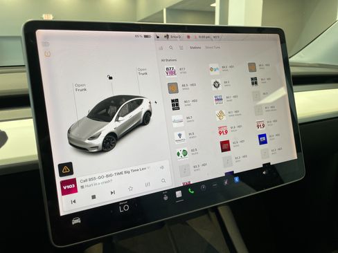 Used 2022 Tesla Model Y Long Range AWD/4WD image 28
